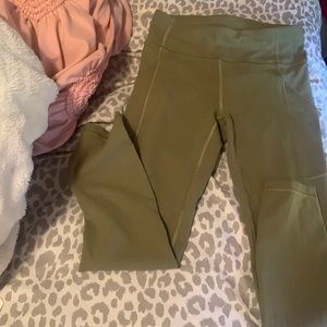 Size 4 Worn once! Like new condition full length no flaws!